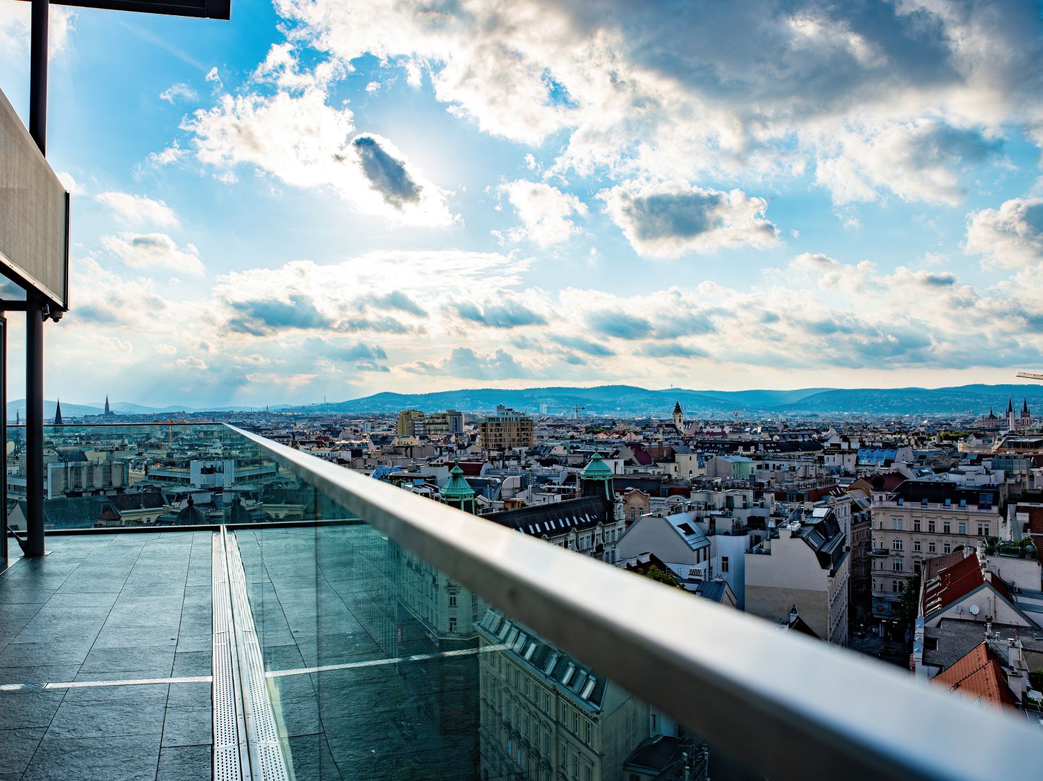 Ausblick von der Terrasse im 11. Stock des Haus des Meeres