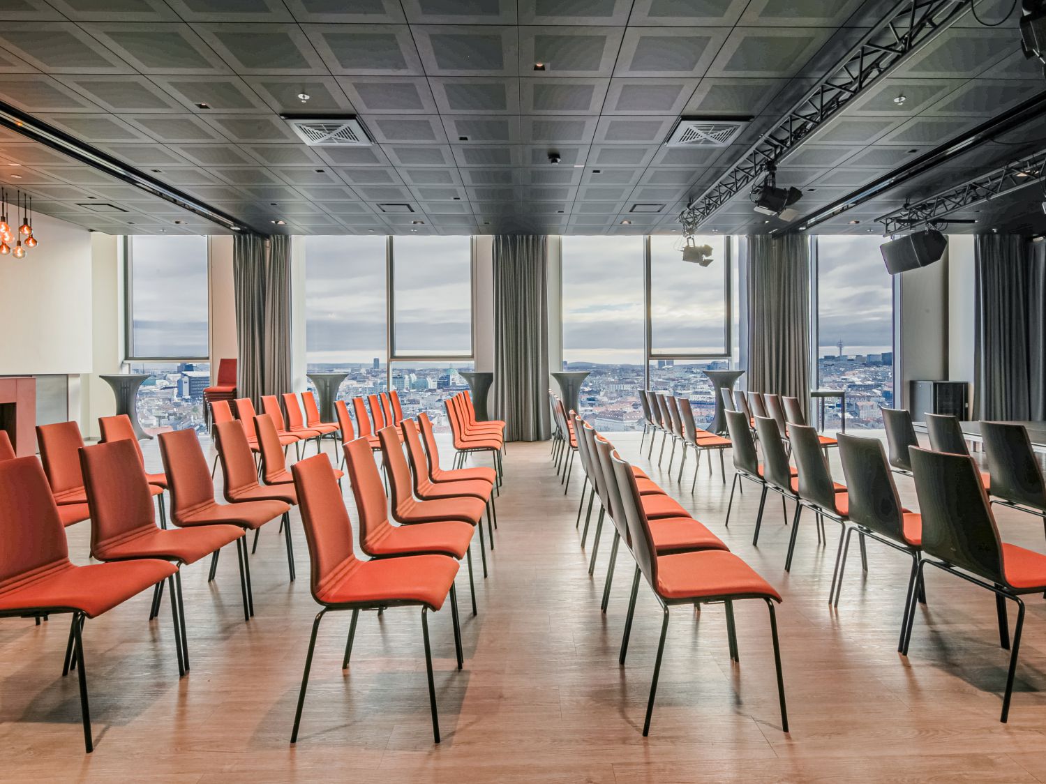 Theaterbestuhlung mit Aussicht