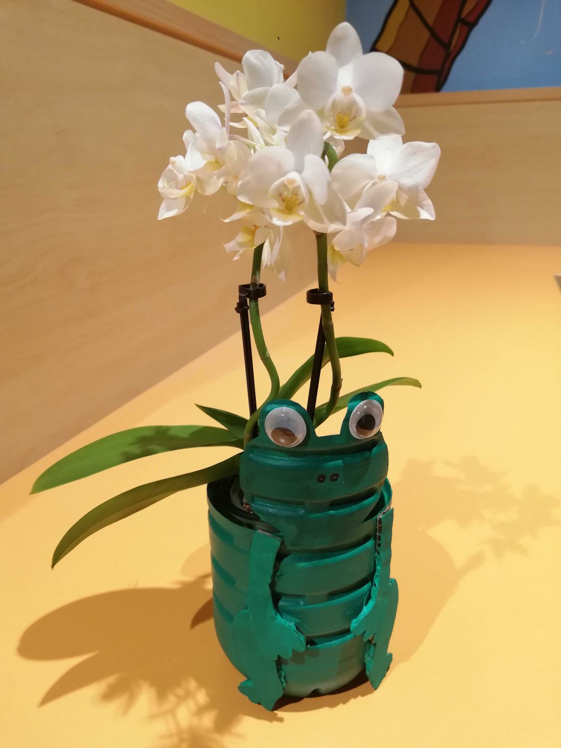ein selbstgebasteleter Blumentopf